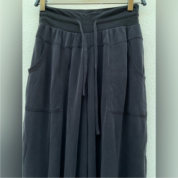 FP Movement Goldie Yoga Flow Drawstring Waistband Sweatpants in Brushed Black XS - Picture 6 of 10